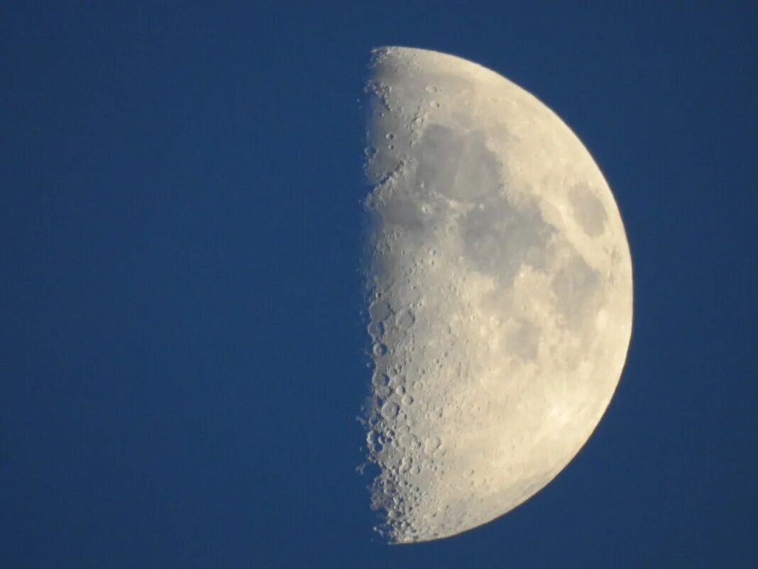 Луна 2015 года. Луна 19 февраля 2009. Луна 19. Луна 19.02 1977. Moon in 19 October 2005.