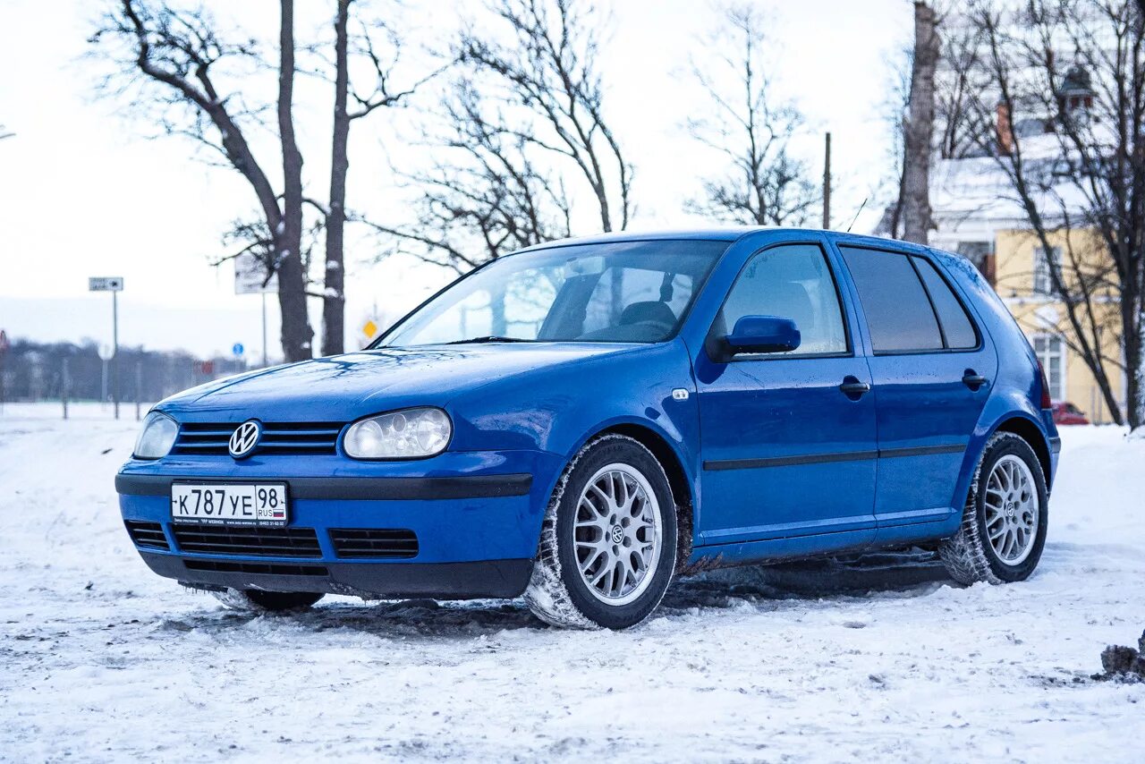 Фольксваген гольф б у. Фольксваген Golf 4. Volkswagen Golf 4 хэтчбек. VW Golf 4 2001. Фольксваген Golf, 2001.