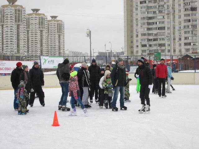 Выхино родники сегодня. Каток в Жулебино на Привольной. Выхино-Жулебино зима. Каток на Выхино. Каток на Жулебино Привольной 70.