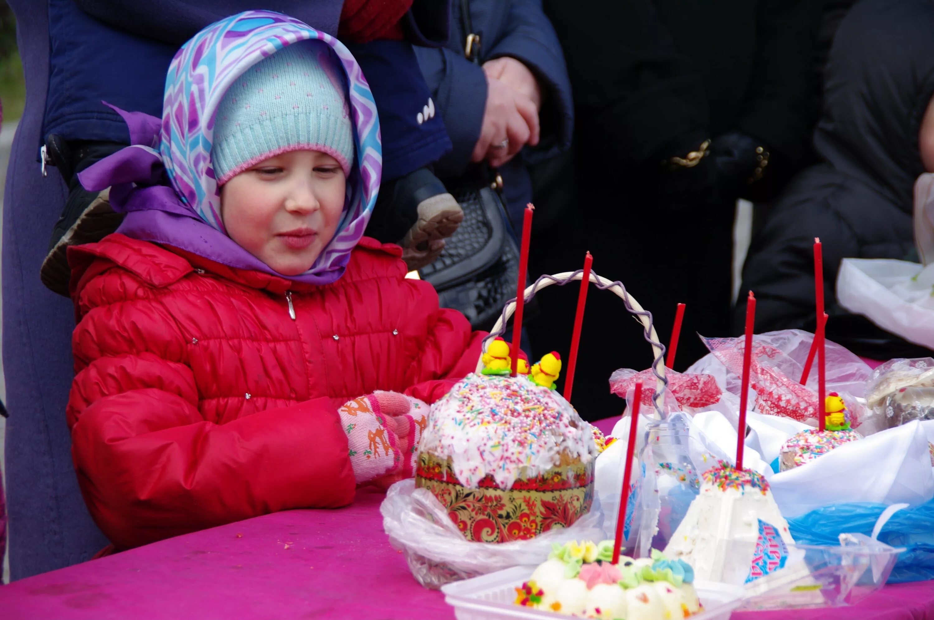 Когда пасха в рф. Празднование Пасхи. Освящение куличей на Пасху. Освящение куличей и яиц на Пасху. Празднование Пасхи в храме.