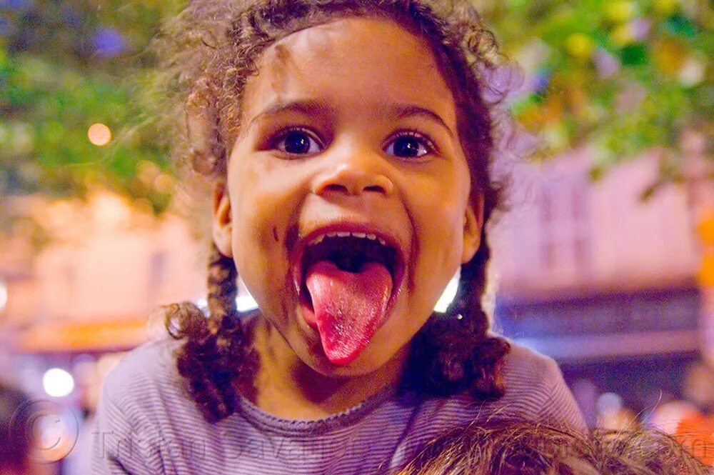 Tongue девочка. Рот девочки из школы. Маленька дівчинка tongue out. Cute ebony