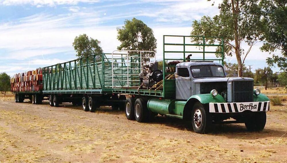 Автопоезд на крышу. Тягачи Diamond t980. Старый австралийский грузовик. Автопоезд Даймонд. Военные Грузовики Австралии.