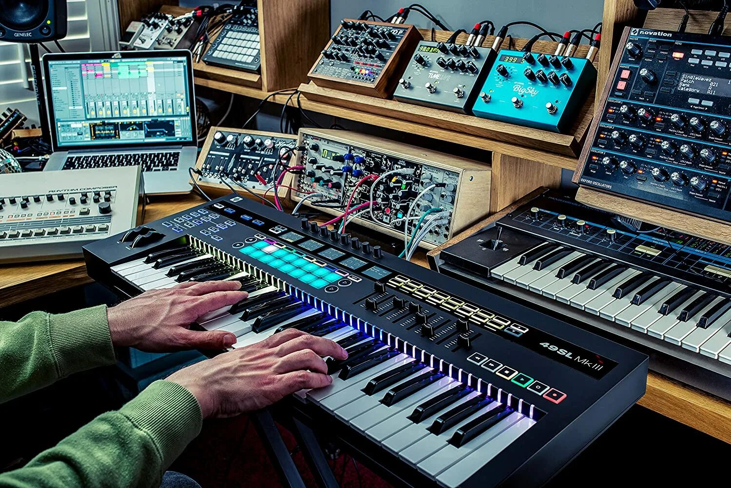 Midi клавиатура arturia 61. Midi arturia keylab essential 61. Миди секвенсор. Midi слушать. Alex midi big in japan.