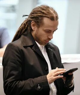 Децл курят депутаты