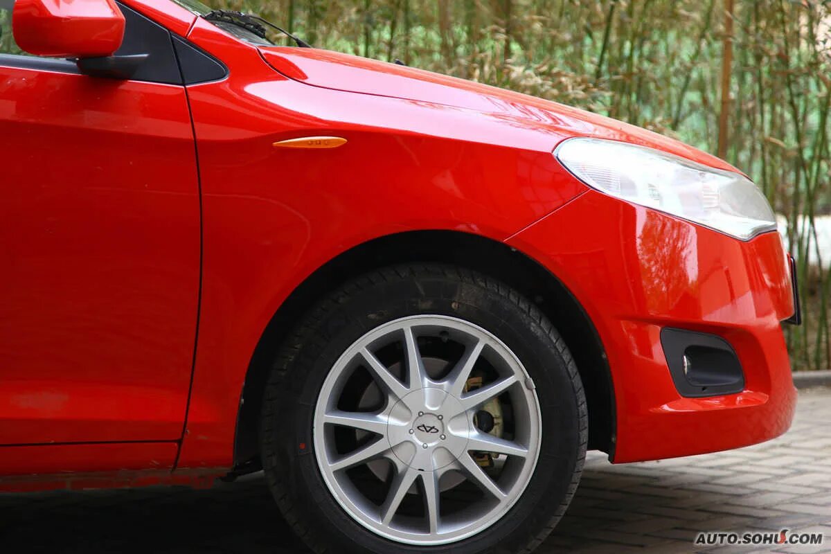 Chery a13 r14. Колеса чери бонус. Пороги на чери бонус а13. Chery bonus на снегу. 15 диски chery amulet.