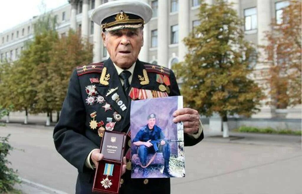 залужный учился. залужный главнокомандующий всу. главнокомандующий всу валерий залужный улыбается. самчук иван аникеевич. валерий фёдорович залужный.