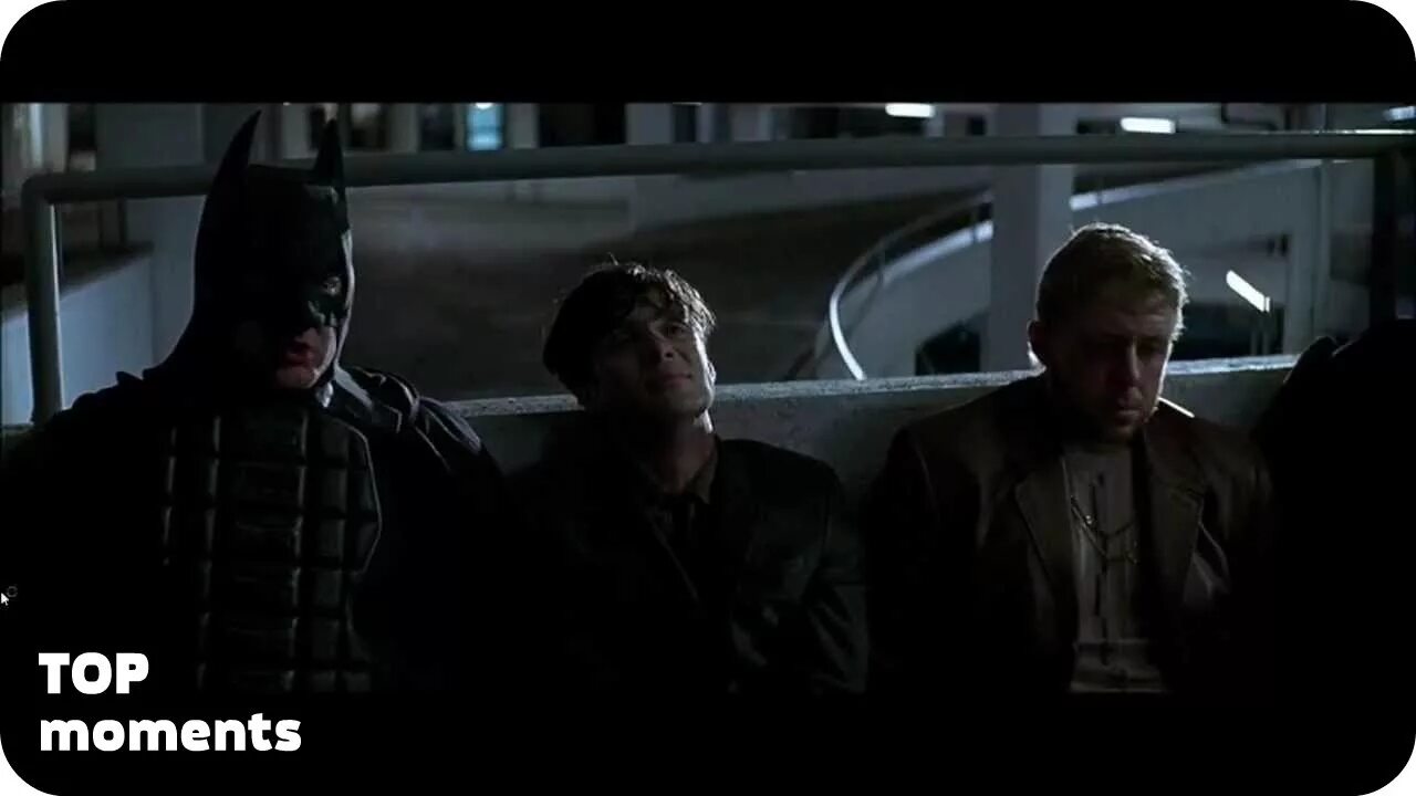 Темный рыцарь 1 трейлер. The dark knight rises joey king. Темный рыцарь ограниченный по времени 72. Толстый бэтмен на крыше. Темный рыцарь ограниченный во времени.