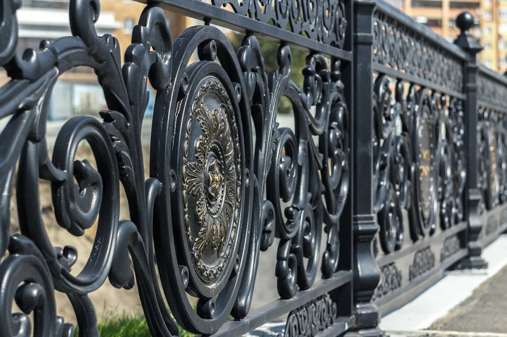 Чугунные в москве. Guratec apollo 765 1 секция. Антикварные чугунные плиты. Чугунные в москве. Ограждение садовое чугунное ps13.