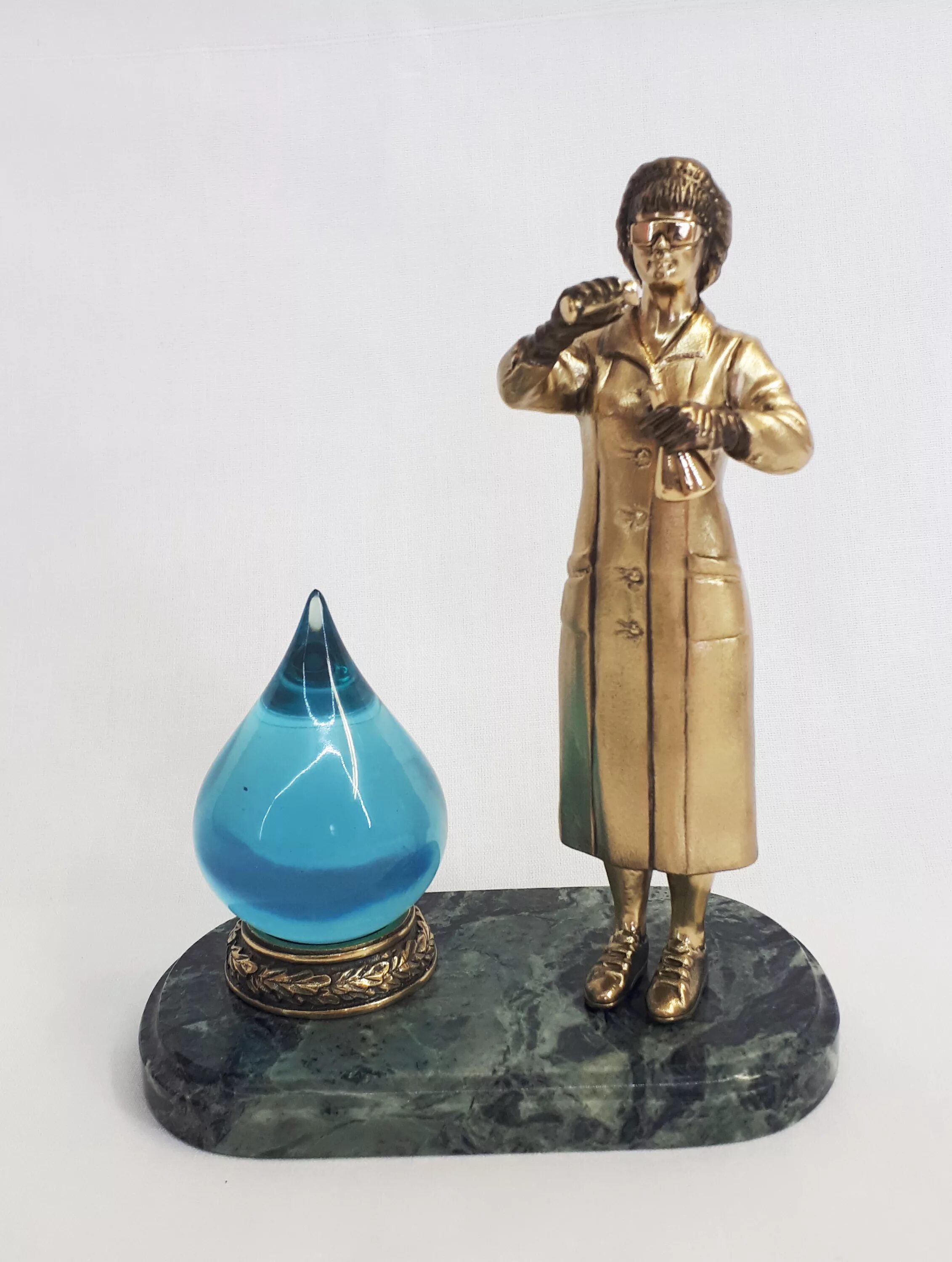 подарок лаборанту. лаборатория среда. торт для лаборанта. броши по профессиям. подарок лаборанту.