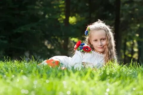 Видео юных девочек на природе