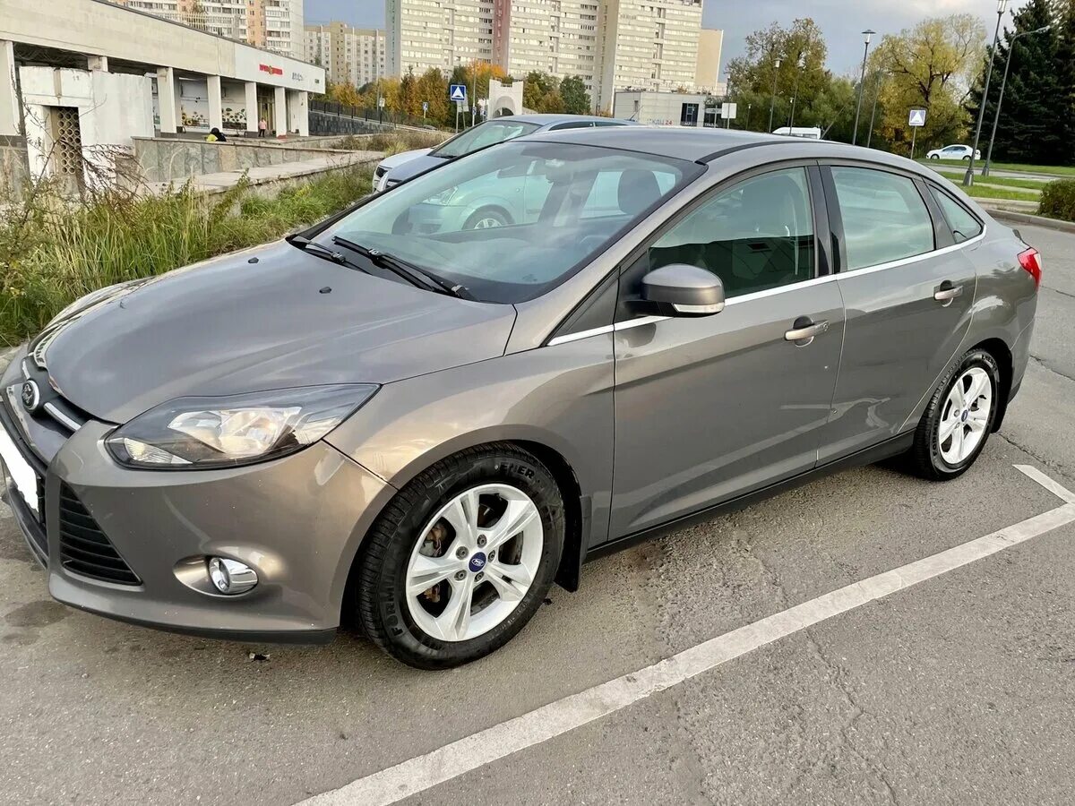 Форд фокус 3 хэтчбек коричневый металлик. Фокус 3 серый. Ford focus 3 серый. Форд фокус 3 хэтчбек серый. Форд фокус 2017 серый.
