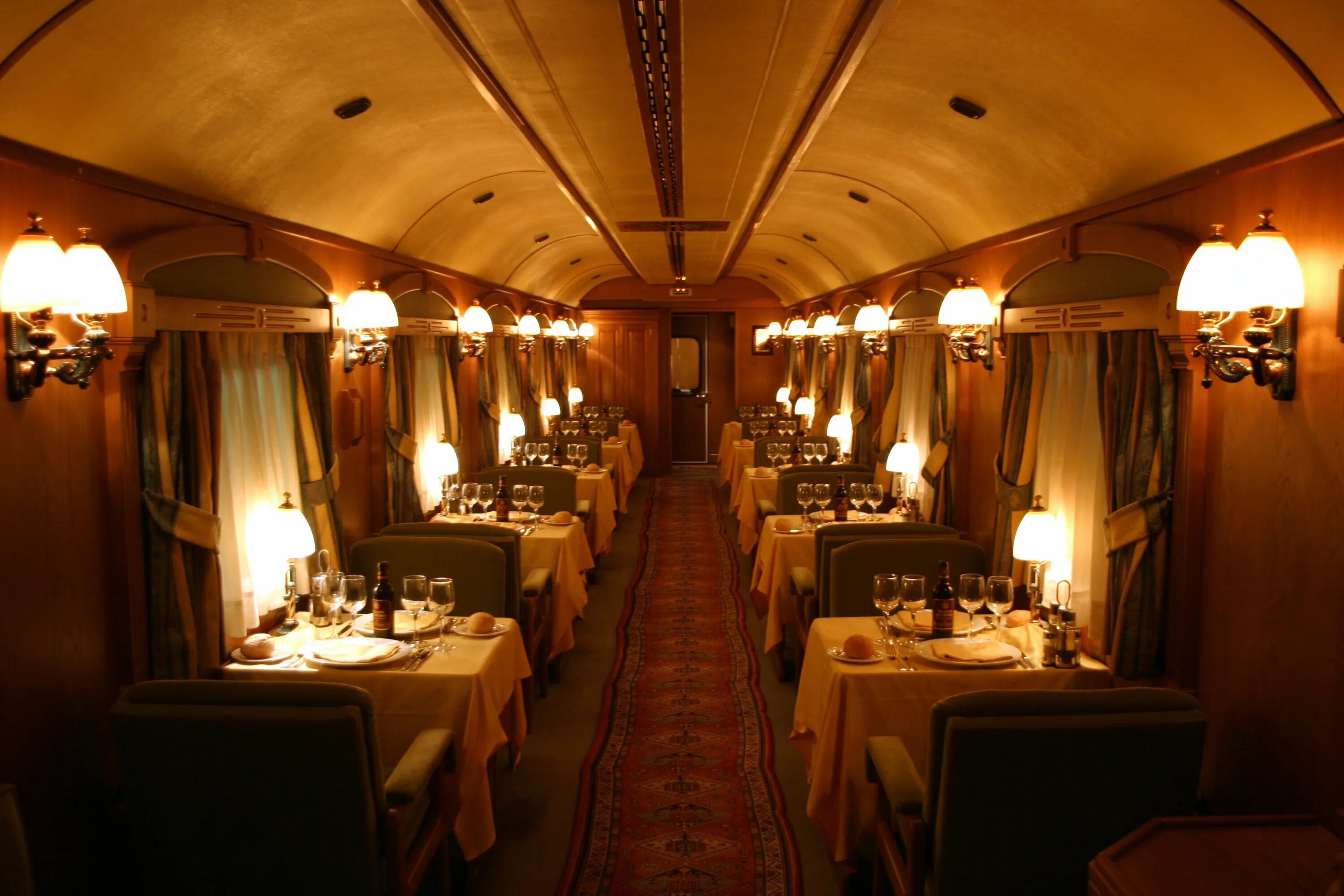 Dining car. El Transcantabrico поезд. Вагон-ресторан Восточный экспресс 19 века. Поезд Golden Eagle («золотой Орел»). Интерьер ресторанов поезда Ориент экспресс.