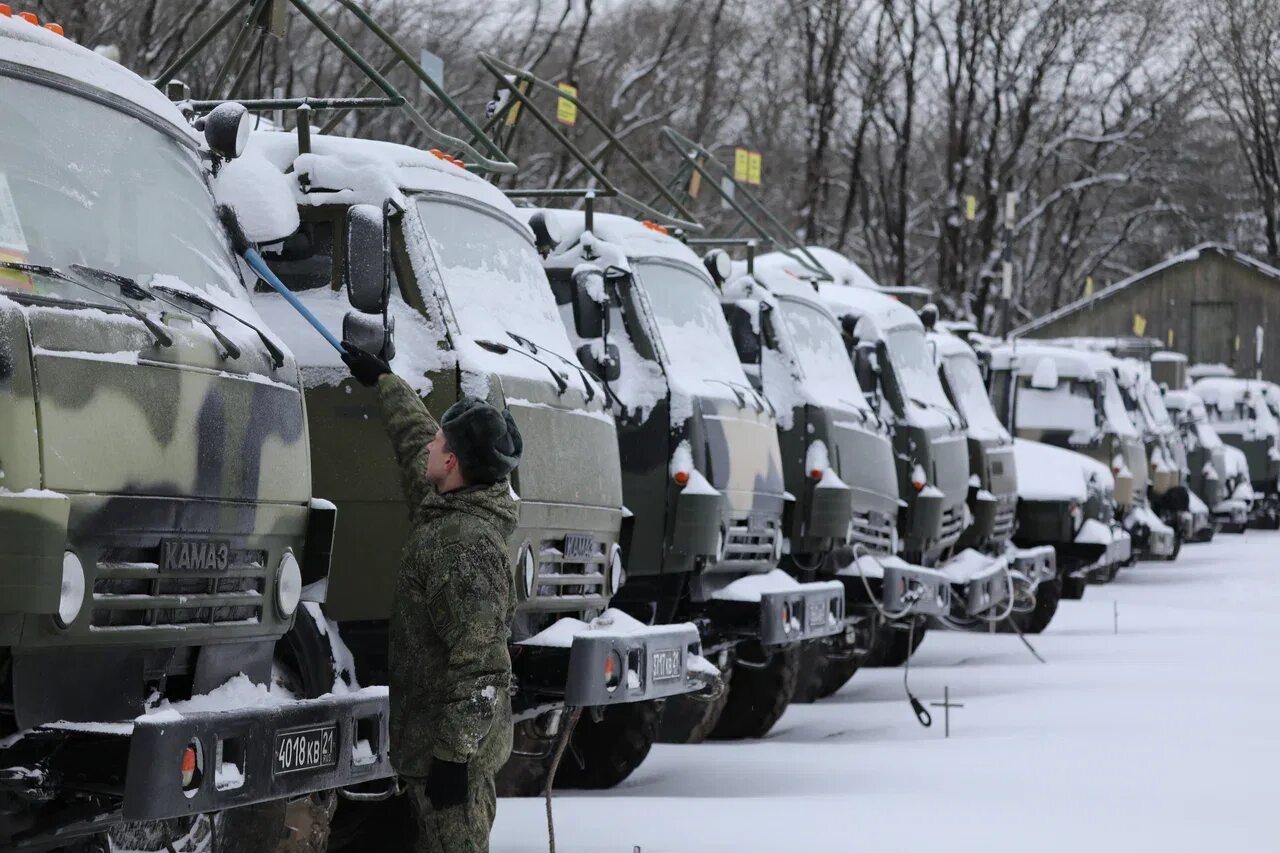 Украина возле границ. Войска на границе. Военные учения. Военные учения на полигоне. Военные в боевой готовности.