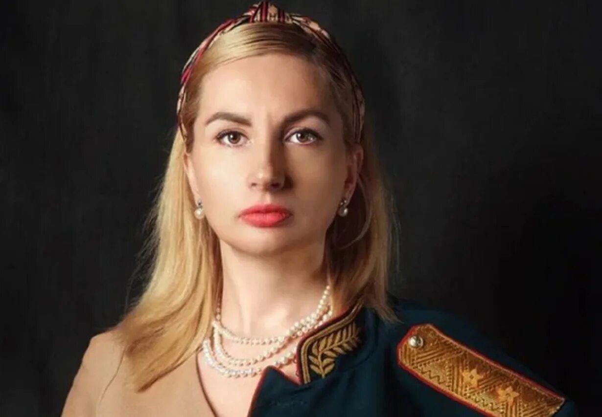 Пчинарев с супругой. Фотосессия жен военных. Колотовкина самара жена генерала. Фотосессия жены героев. Жена езопова.