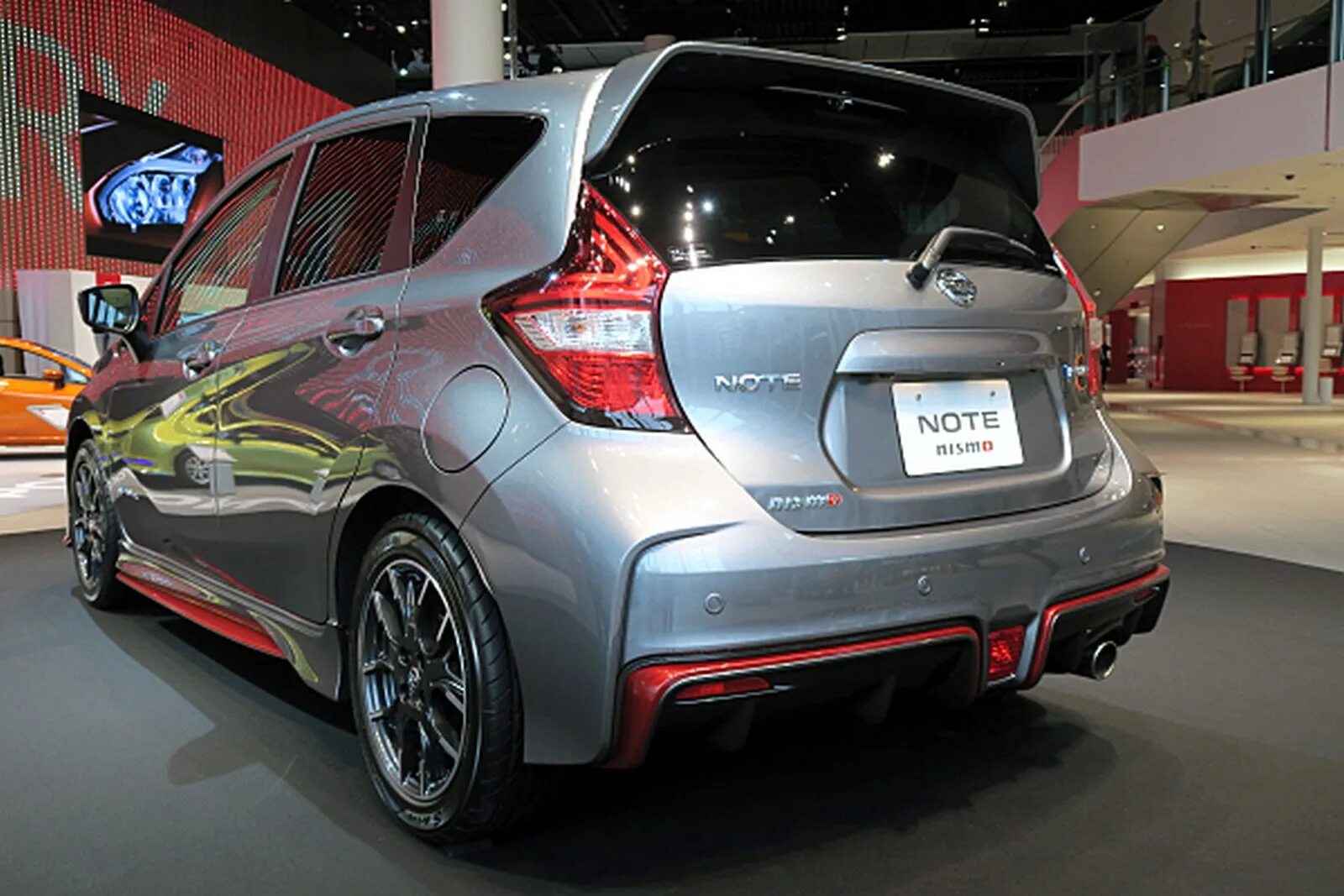 Nissan note e-power 2017. Nissan note e12 рестайлинг. Ниссан ноут епаур. Nissan note e-power 2017. Nissan note 2 e power.