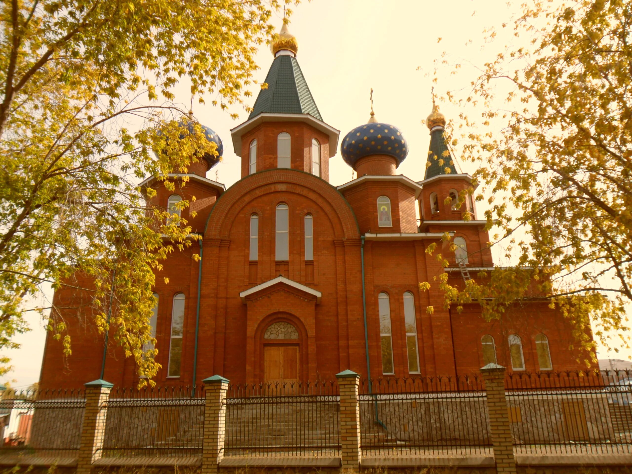 Спасо-Преображенский храм Усолье-Сибирское. Церковь Николая Чудотворца Усолье Сибирское. Храмы города Усолье Сибирского. Спасо-Преображенский храм Усолье Иркутская область. Воскресный район