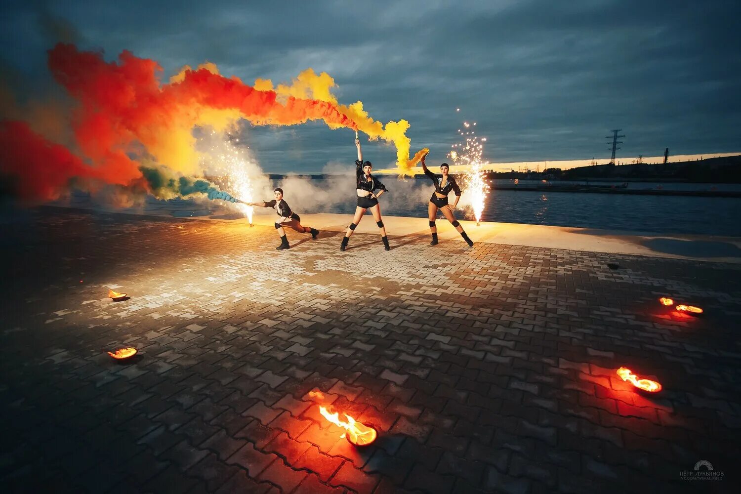 пои для фаер шоу. фаер зе хол. Life is strange before the storm арт. сергей погорелов фаершоу. фаер шоу анапа.