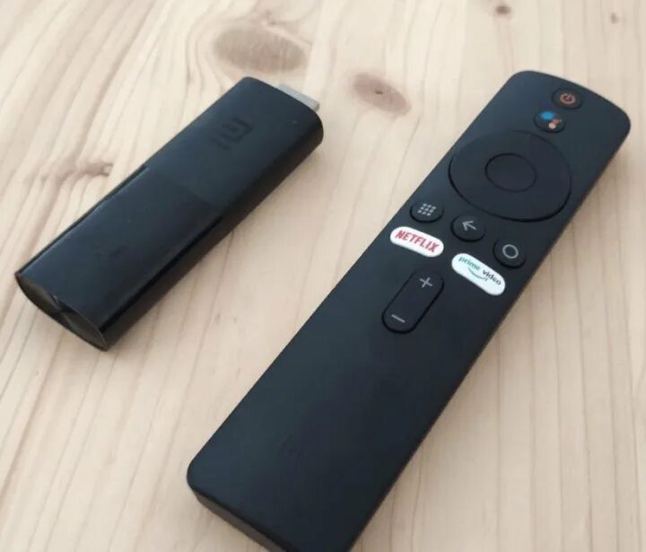 Xiaomi стик купить. ТВ-приставка Xiaomi mi TV Stick. Пульт для Xiaomi mi TV Stick. Приставка к телевизору Xiaomi mi TV Stick.