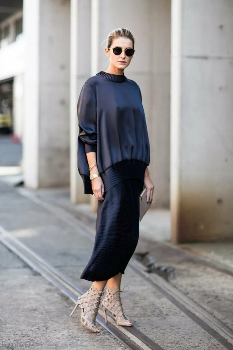 минимализм в одежде. стиль минимализм в женской одежде. минимализзонт в одежде. стиль энималз в одежде. платье в стиле минимализм.