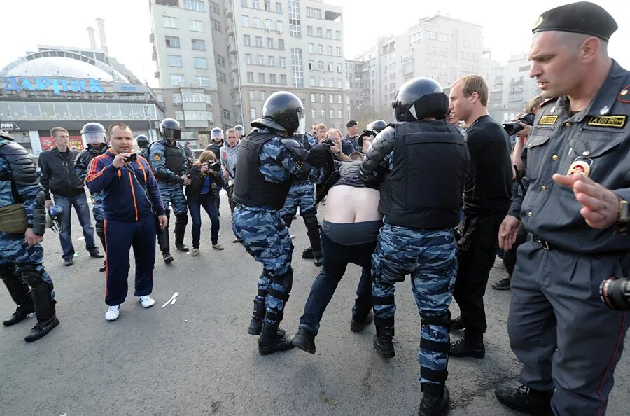 Беспорядки на Болотной площади 2012. ОМОН на Болотной площади. Толпа участников митинга