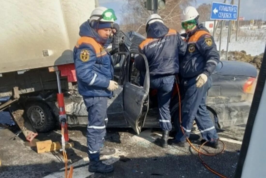 Новости пензы авария. Деблокировали пострадавшего в ДТП. Пожарная служба спасения.