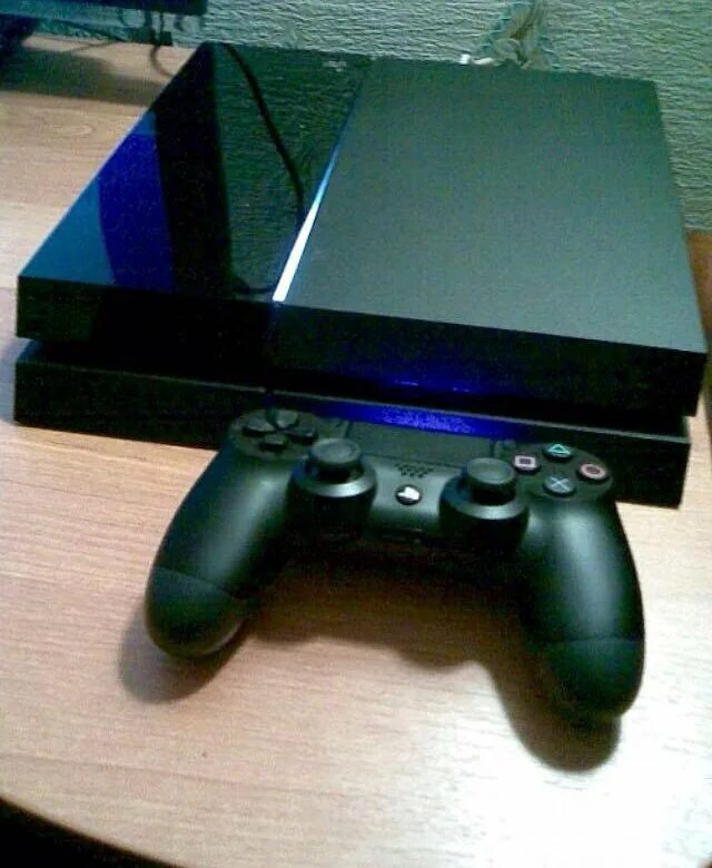 Плейстейшен фат 500гб. Приставка ps4. Сони ПС 4. Сони плейстейшен 4 дома.