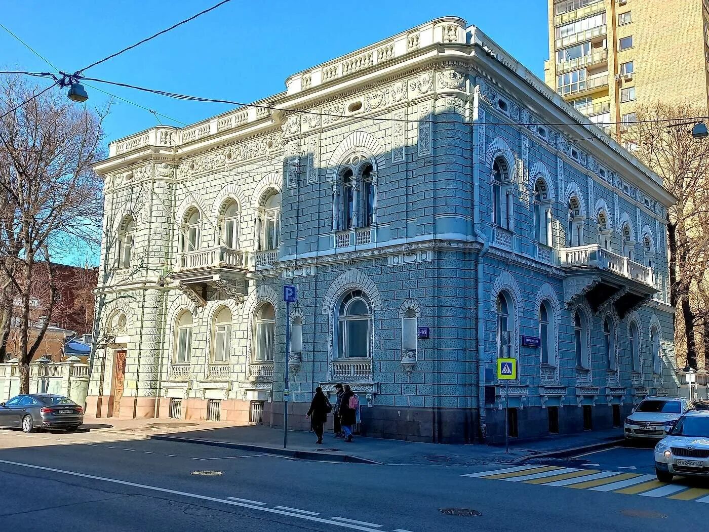 Поварская улица. Дракон на поварской улице в Москве. Поварская 20. Поварская улитка архитектура.