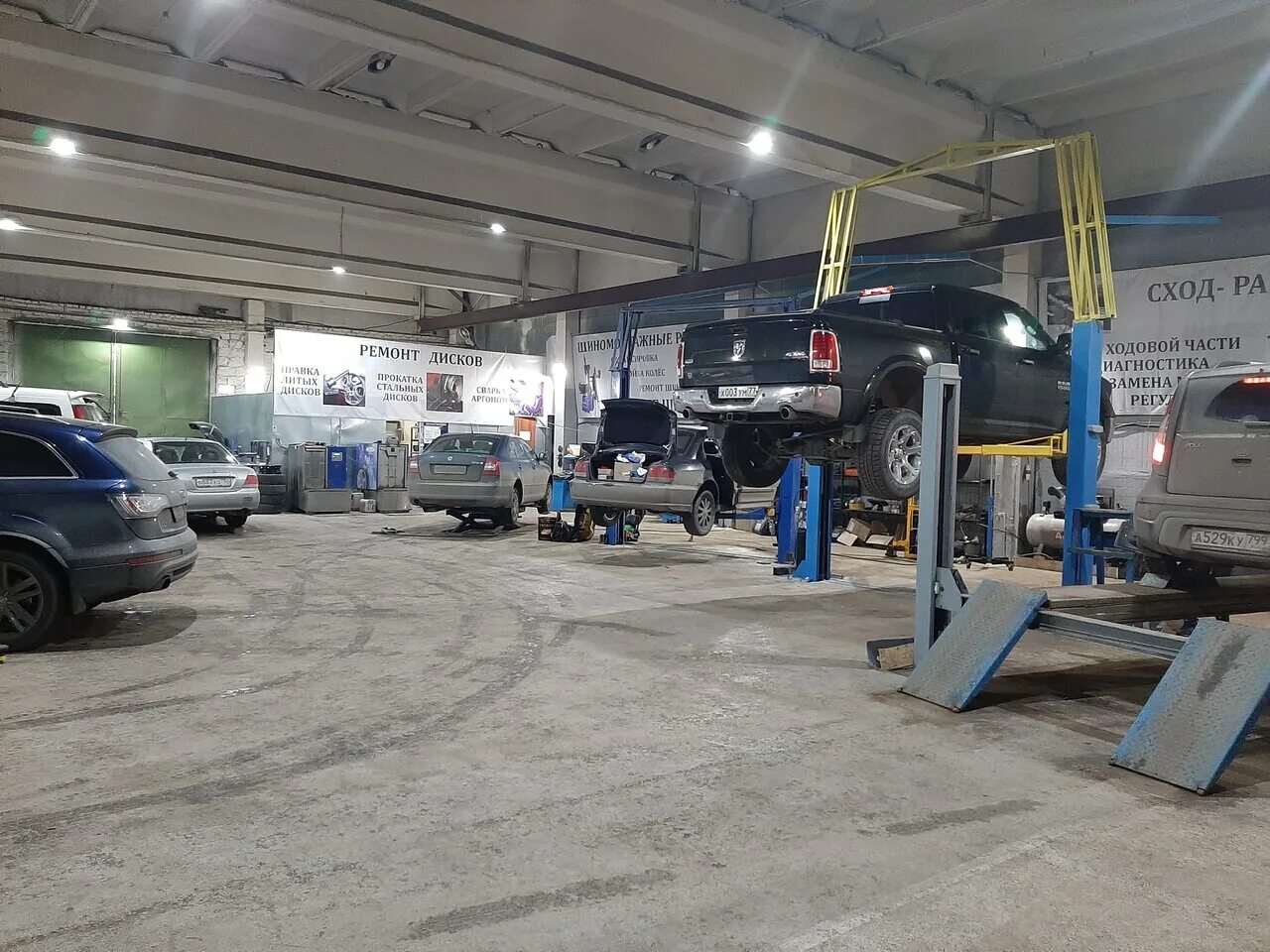 , 35бс1. Юми авто полярная. Отделка автосервиса на улице. Автосервис полярная 31б. Автомастерские москвы названия.