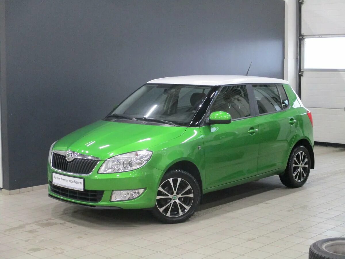 Купить шкоду фабию москва. Шкода Фабия 1.2 2013. Skoda Fabia 1.6. Skoda Fabia 1.6 автомат. Шкода Фабия 2 Рестайлинг.