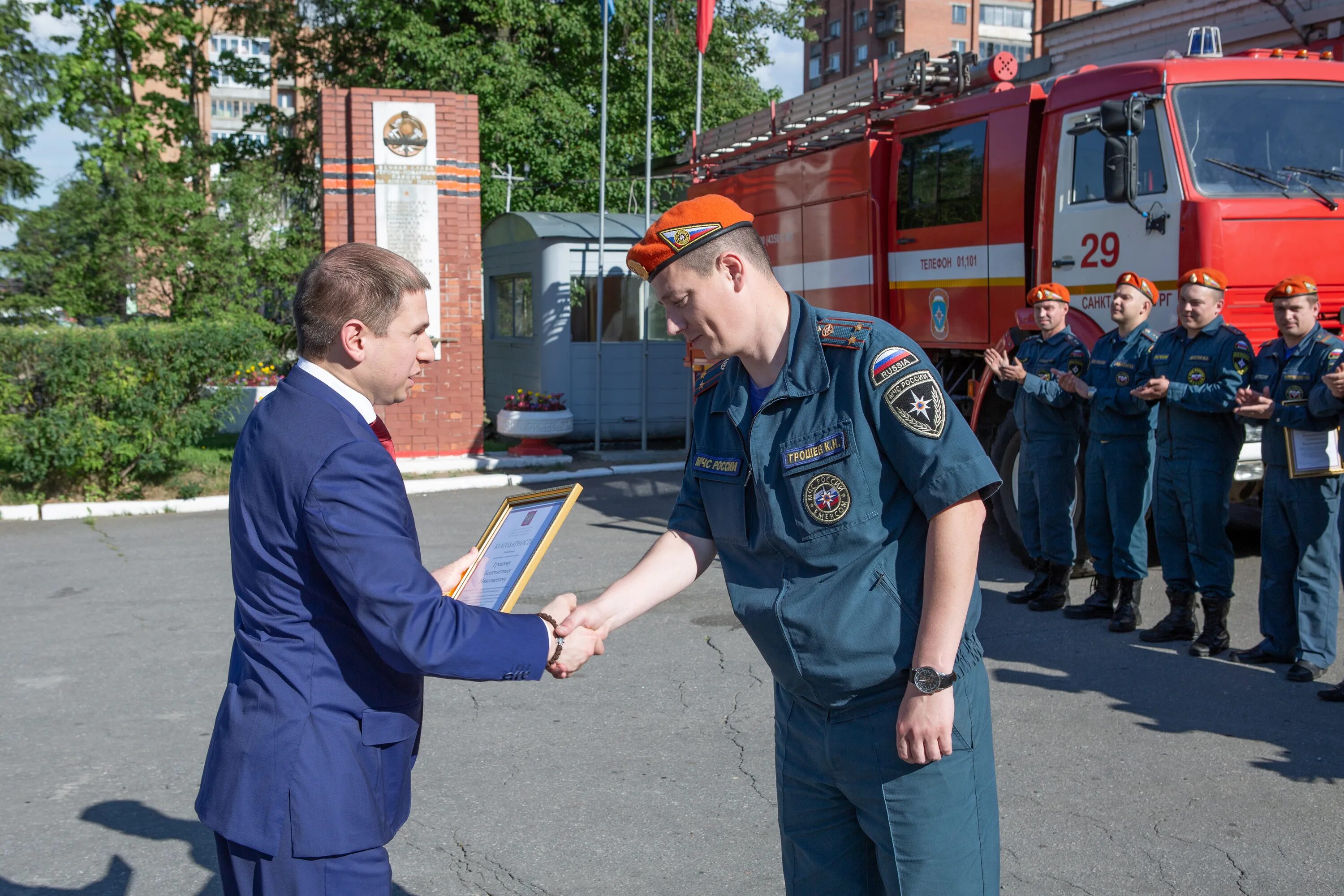 Пожарная лестница iveco m32l в 21 псч. Спасательный отряд сестрорецк. 2-40/4. Пожарная охрана доклад. Экстремум спасатели спб.