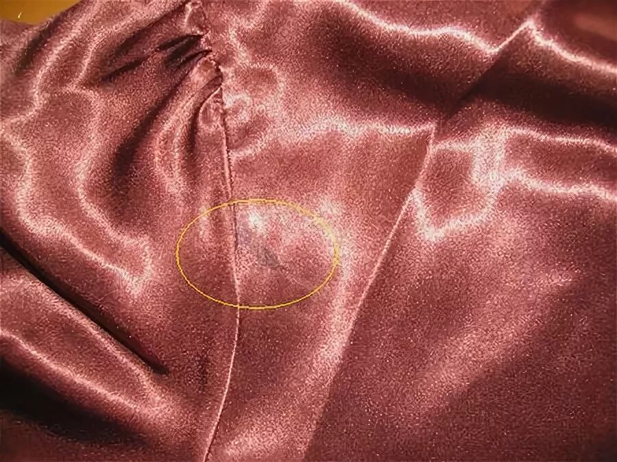 пятно на шелковом платье. пятно на блузке. шелковая блузка. пятна от пота. пятна на одежде.