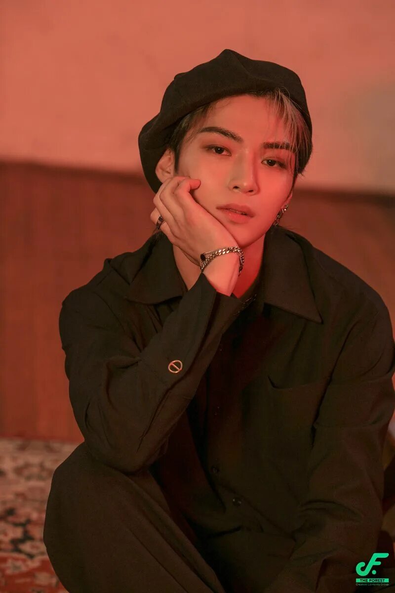 Часы на английском для урока. Севен оклок группа. Время o clock в английском. It's seven o'clock часы. Севен оклок группа.