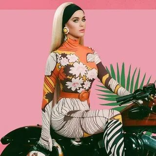 Юбка астындағы сексуалды бөкселер