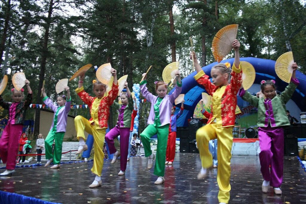 Мбу парк культуры и отдыха. Бродвей озерск челябинской области. Колесо обозрения подольск парк талалихина. Городской парк жигулевск. У мбу "парк культуры и отдыха дружба".