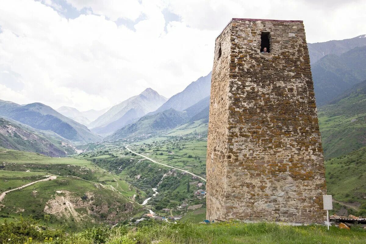 Центр северной осетии алании. Кассарское ущелье северная осетия. Центр северной осетии алании. Респ. Куртатинское ущелье северная осетия монастырь.