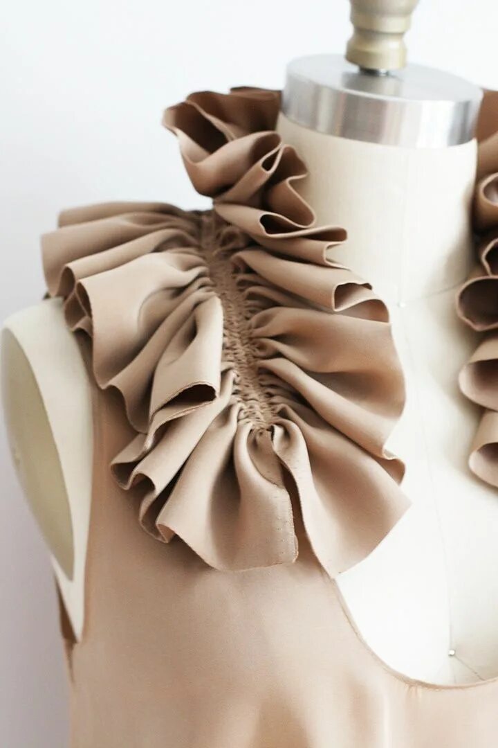 Carolina Herrera Spring 2011 Ready-to-Wear - Details - Gallery - Style.com Moda,