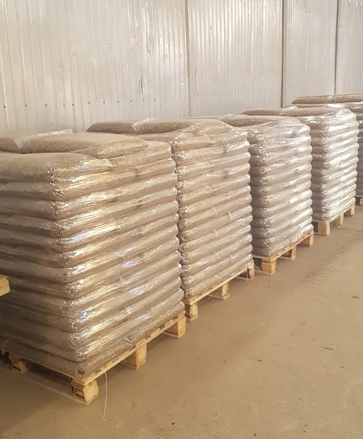 Древесные гранулы в мешках. Тонна пеллет. Пеллеты charco 15 кг. Бумажные пеллеты. 1 тонна пеллет.