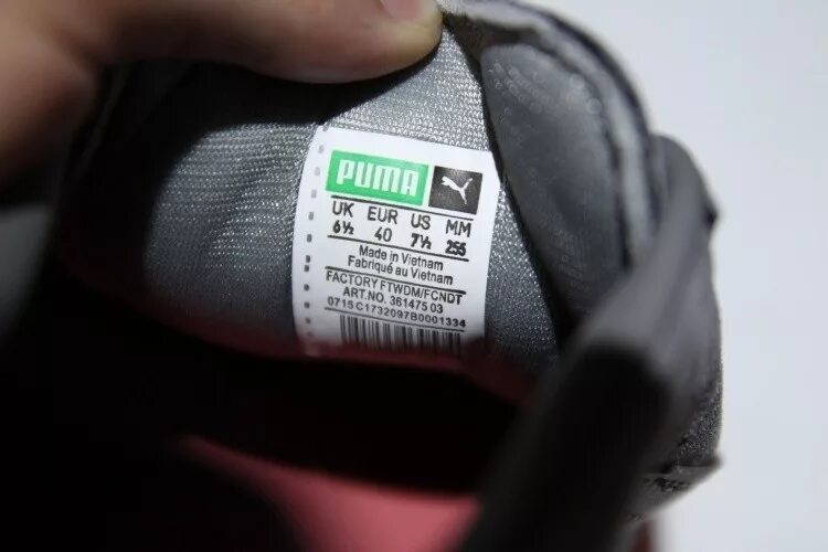 Бирка Пума оригинал кроссовки. Пума бирка 9 размер. Puma2000 бирки обуви. Бирка adidas 1998. Бирка на обуви