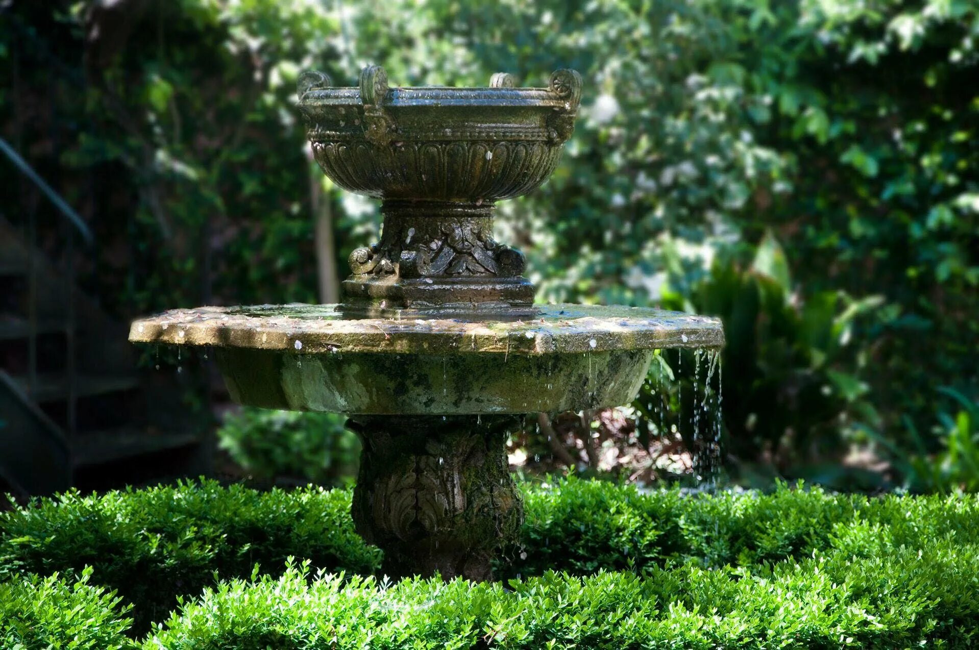 садовые фонтаны для дачи. маленький фонтанчик в саду. декоративный фонтан для сада. декоративный фонтан для сада. фонтан "горный каскад".