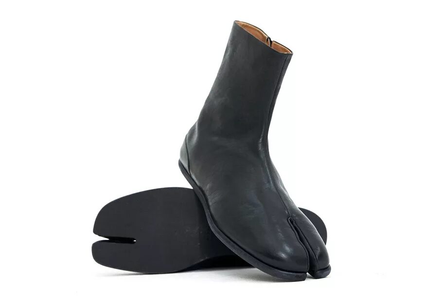 Сапоги таби maison margiela. Мейсоны обувь. Maison margiela туфли. Обувь марджела ботинки. Мейсон марджела обувь женская.