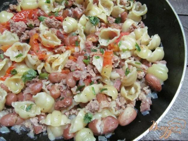Фарш кукуруза рецепт. Фарш с фасолью консервированной. блюда из макарон и фасоли.. фарш с кукурузой. блюдо из фарша кукурузы фасоли и томатов.