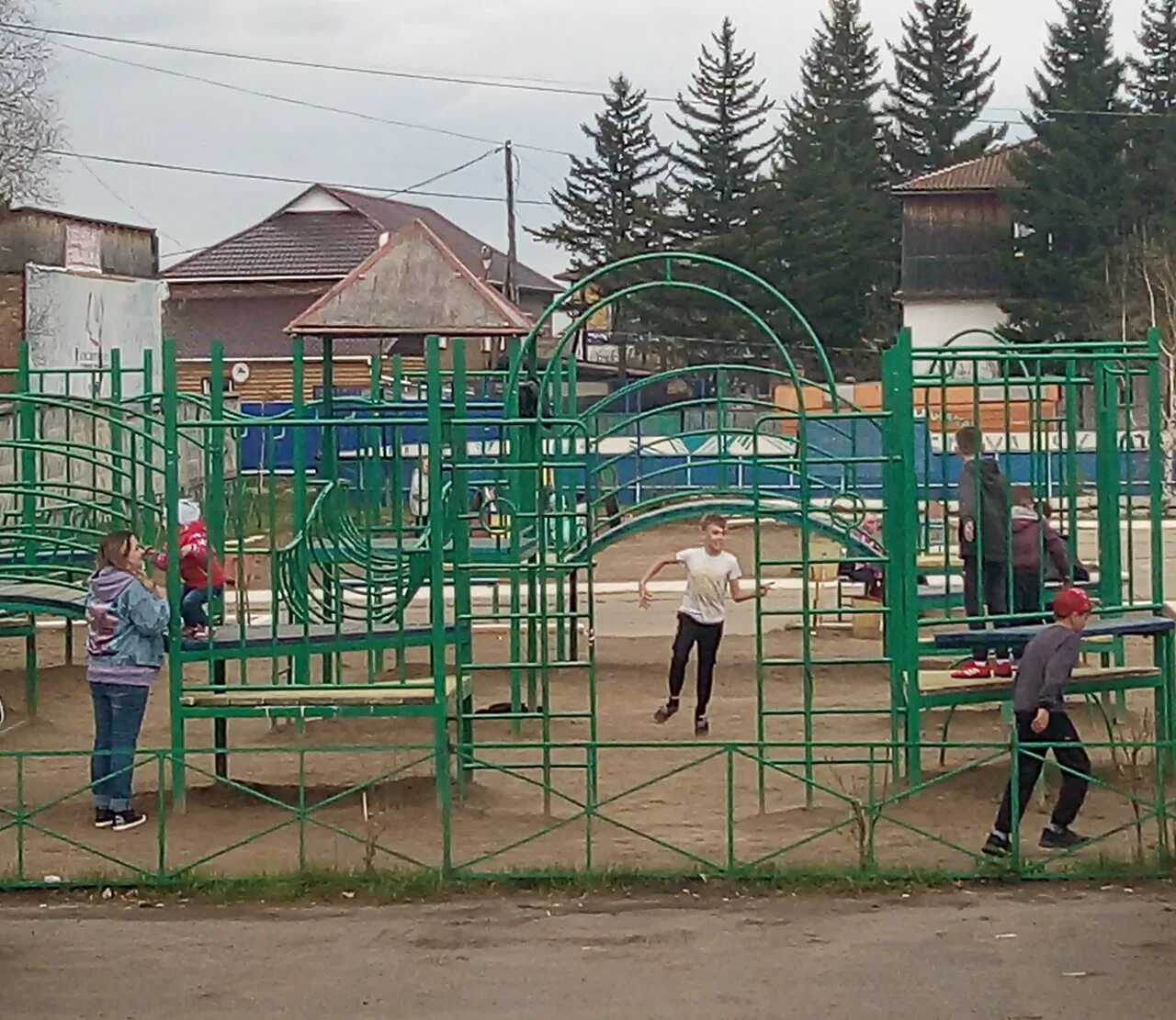 Прогноз погоды ирбейское. Село Ирбейское Красноярского края. Спортивная площадка Ирбейский район. Ирбей Красноярский край школа. Красноярский край Ирбейский район село Ирбейское.