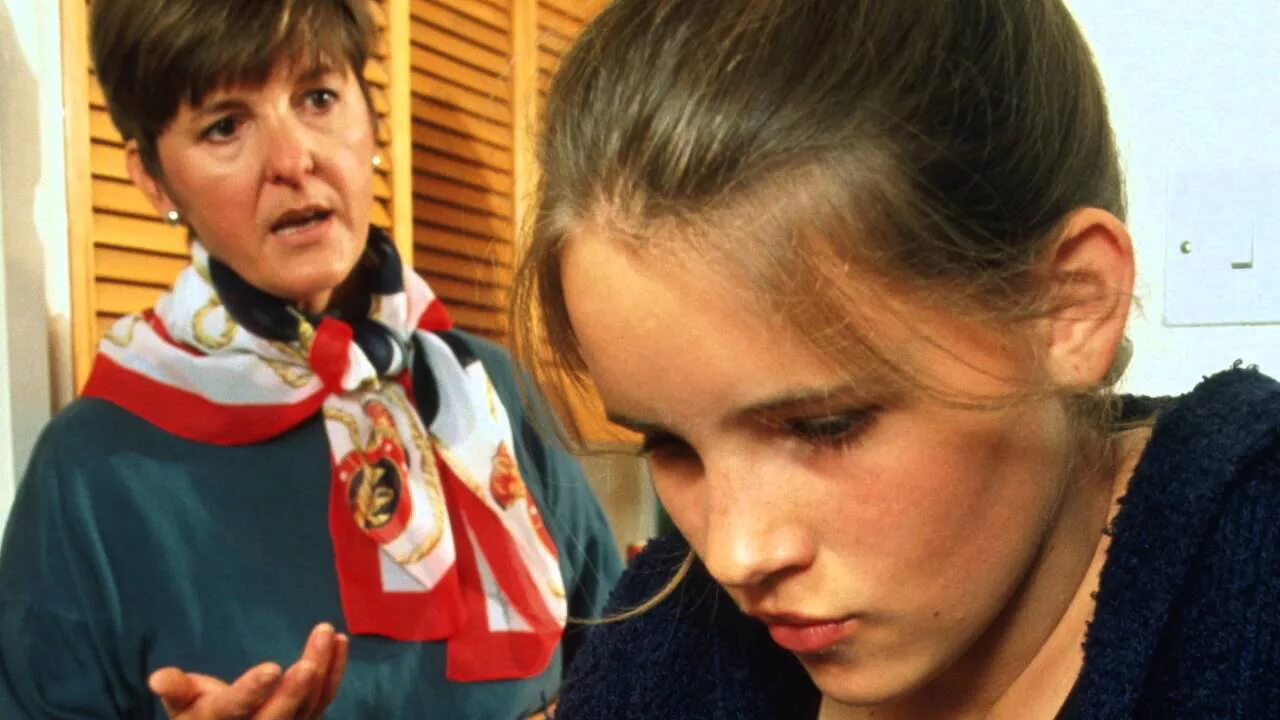 Проблемы девушек подростков. Трудный ребенок. девушка подросткового возраста. подростки и родители. трудный подросток и родители.