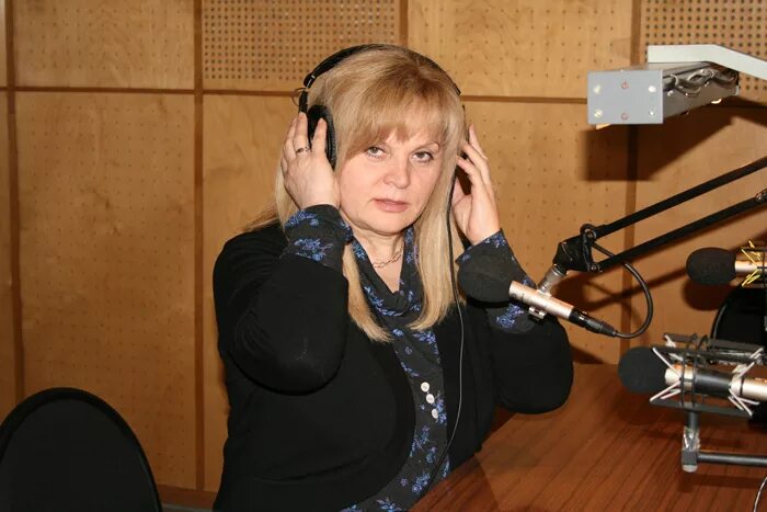 сколько лет элле панфилову