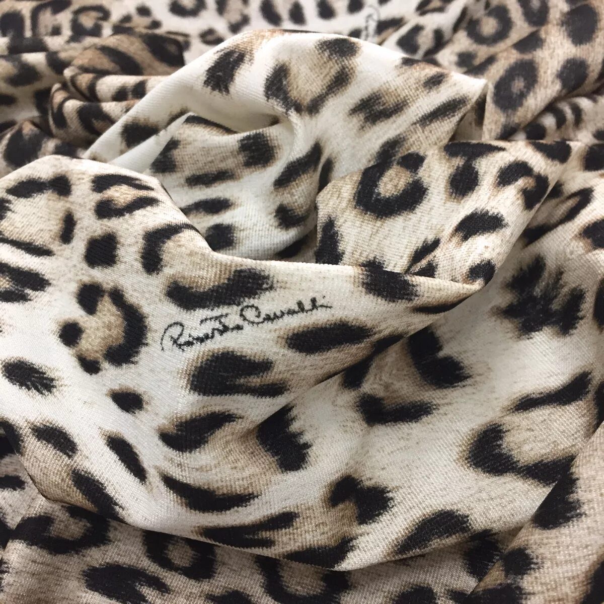 Трикотаж сандра принт леопард. Леопардовое трико. Леопардовый трикотаж. Трикотаж сандра принт леопард. Трикотажное полотно леопардовая расцветка.