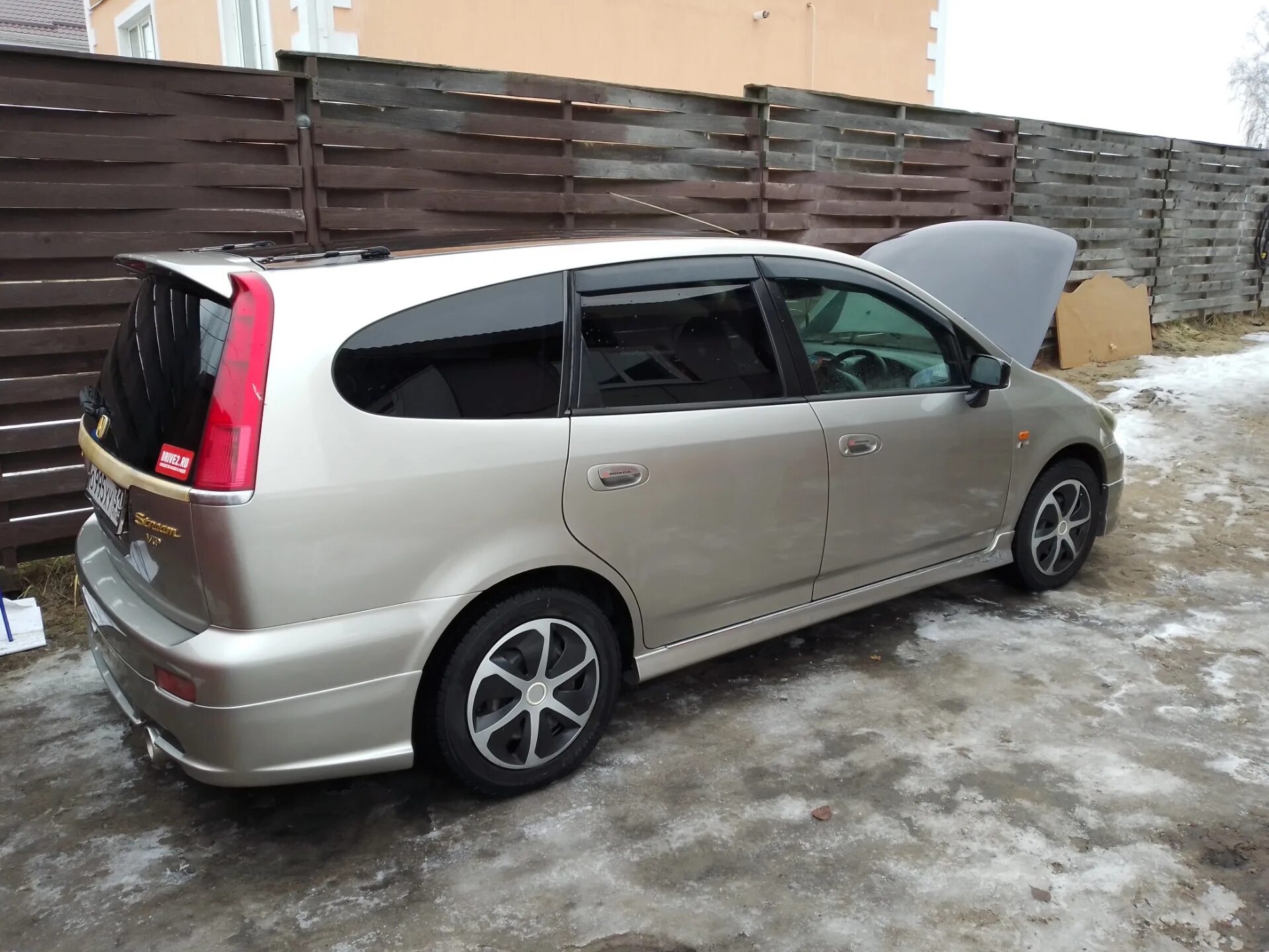 Honda stream 2. Honda Stream rn2. Хонда стрим 2. Хонда стрим 2010 сверловка. Хонда стрим 11 года.