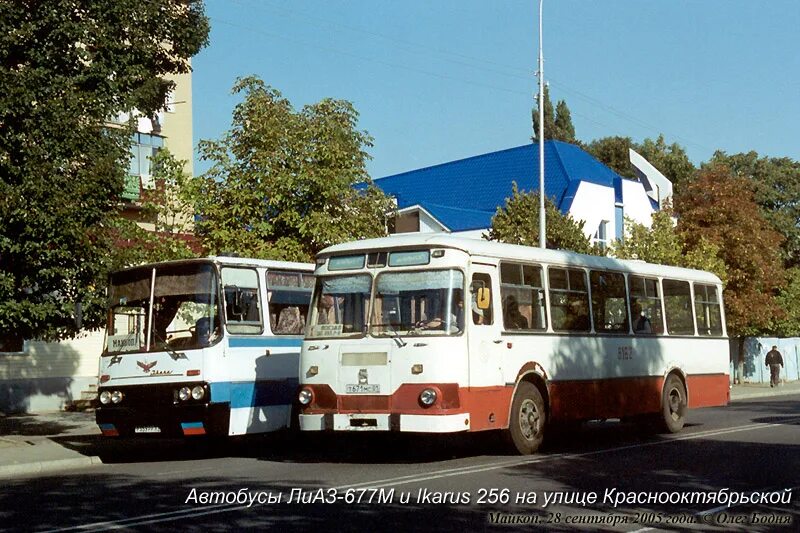 Минеральные воды майкоп автобус. Икарус 256 и ЛИАЗ 677. Икарус 677. ЛИАЗ 677 И Икарус. ЛИАЗ 677 автоколонны СССР.