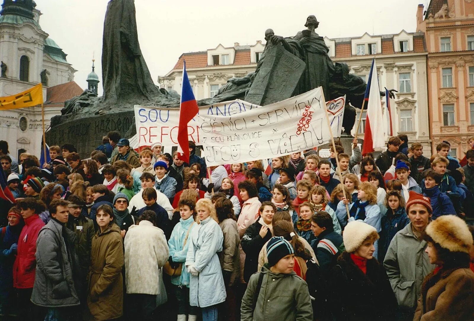 Ссср оказывал. Югославия революция 1989. Чехословакия 1989. Революция в Чехословакии 1989. Бархатная революция в Чехословакии.