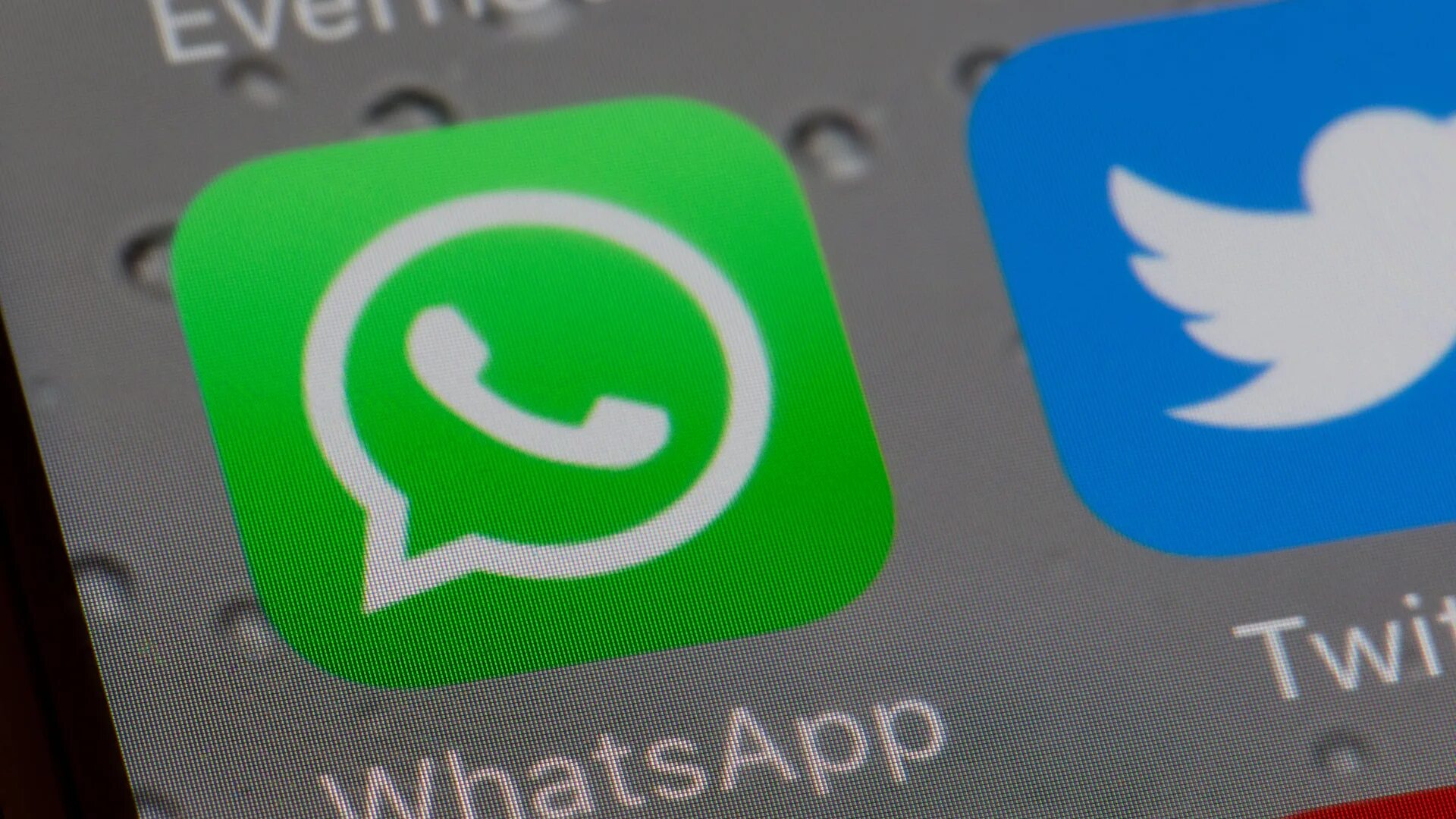 Whatsapp 2 iphone. Ватсап. иконка ватсап серая. iphone с открытым whatsapp.