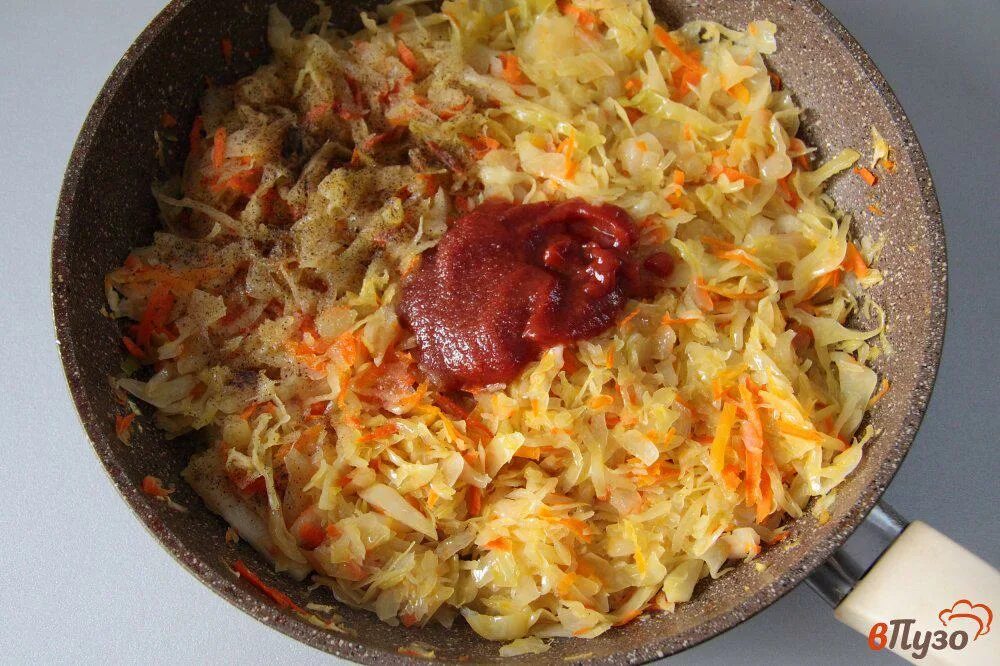 Вкусная тушеная квашеная капуста. Тушеная квашеная капуста. Кваленная тушеная капуста. Квашеная капуста с тушенкой. Sauerkraut немецкая тушеная капуста.